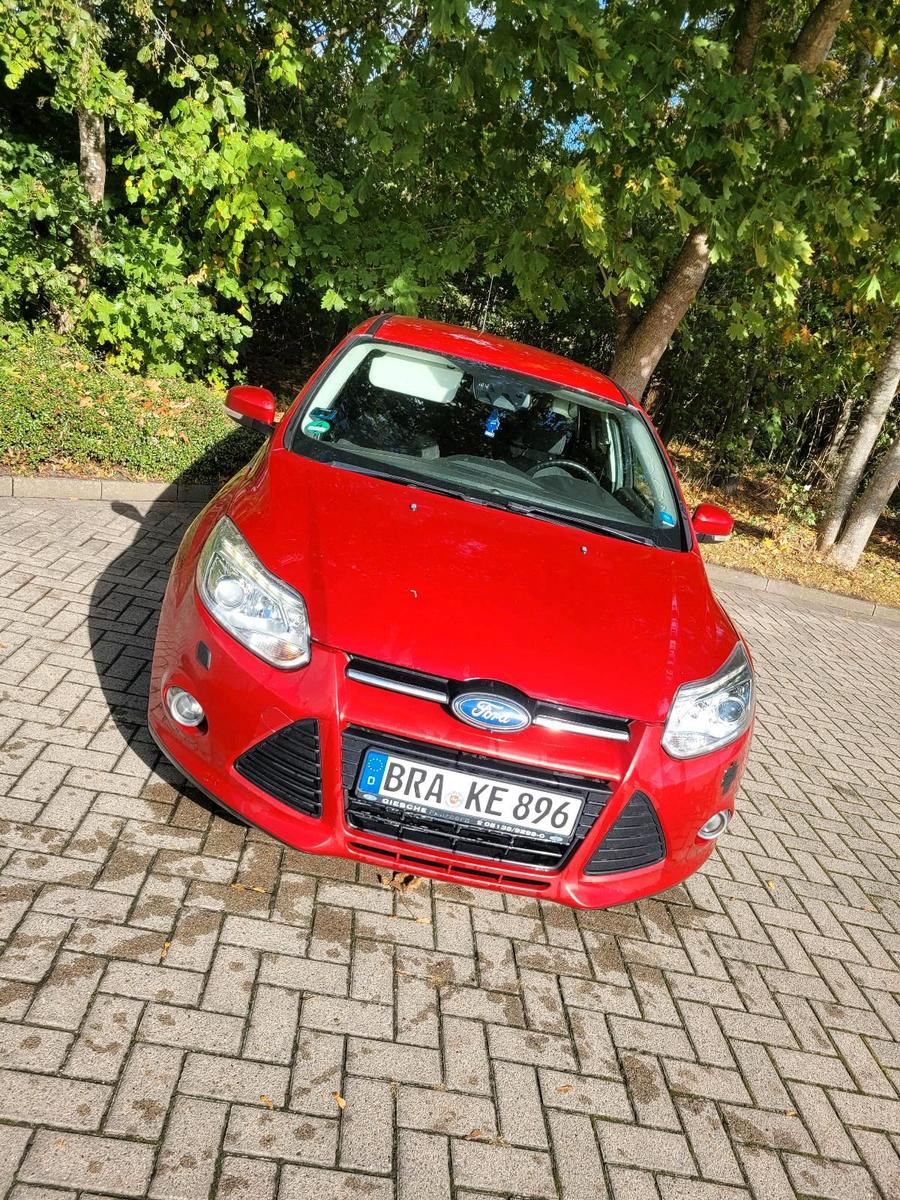 Ford Focus 2011 — салон