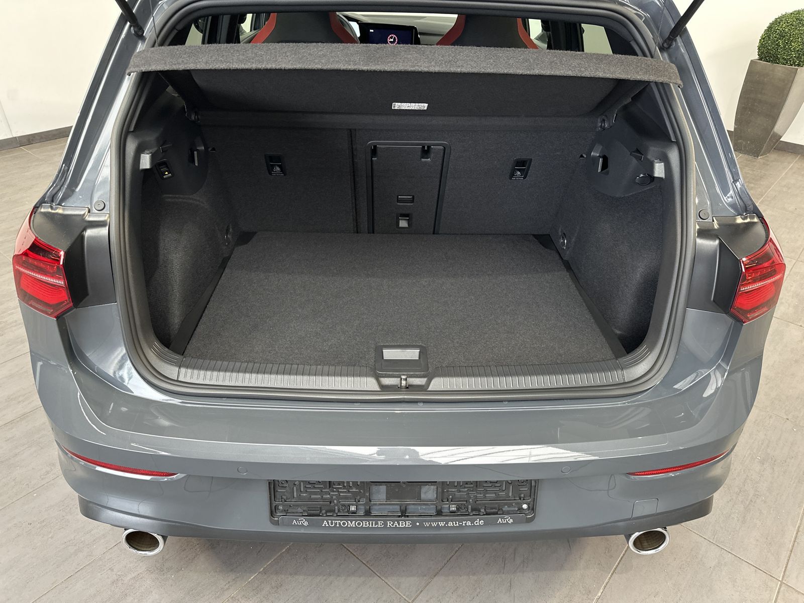 Fahrzeugabbildung Volkswagen Golf VIII GTI NAV+IQ-LIGHT+AHK+DCC+19ZO+H&K+1HD