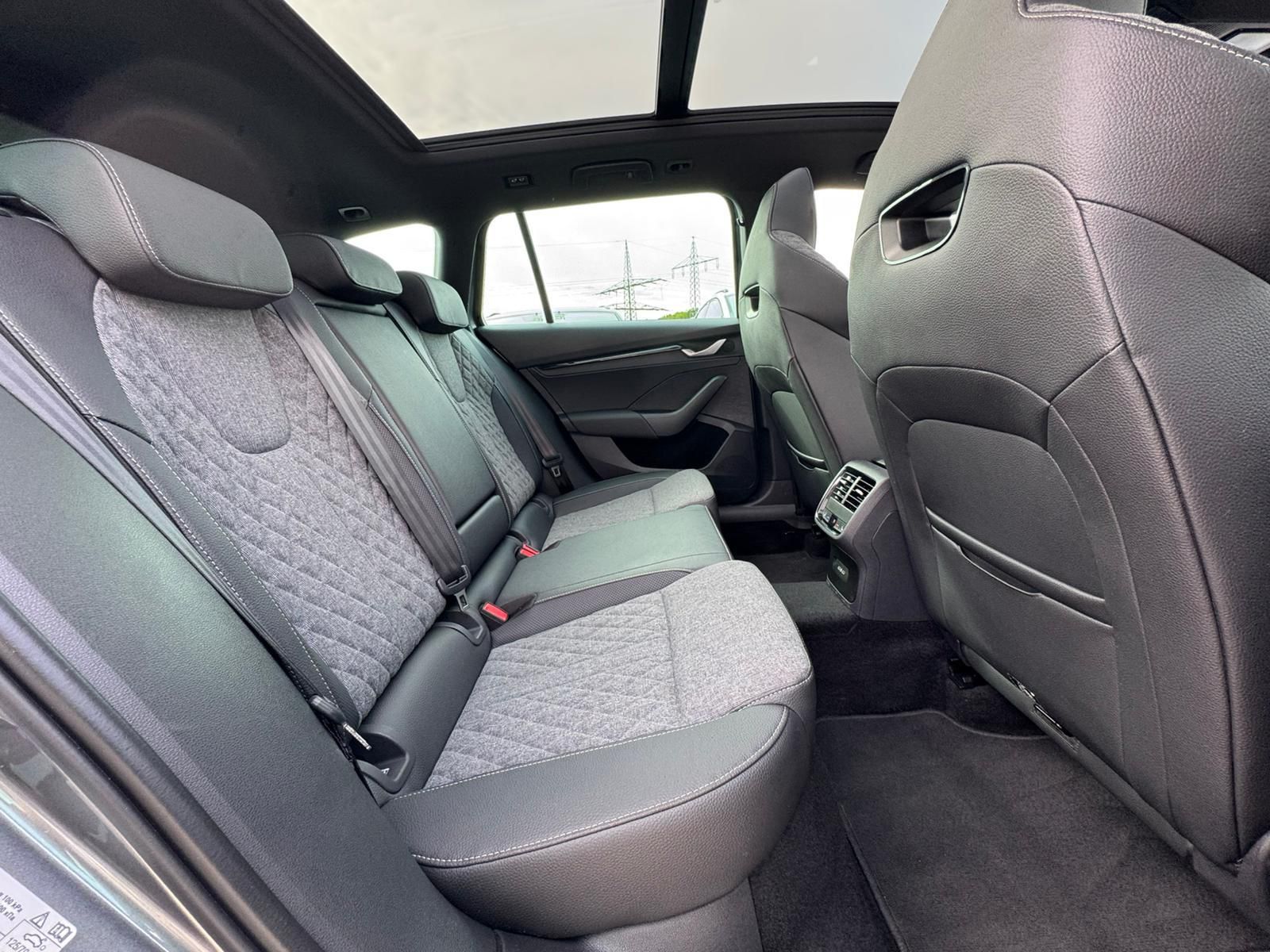 Fahrzeugabbildung SKODA Octavia 2.0 DSG Sportline MATRIX*PANO*CANT.*5J.G