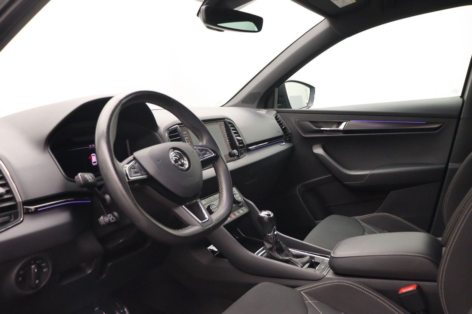 Fahrzeugabbildung SKODA Karoq 1.5 Ambition Sports-Line LED NAVI ACC