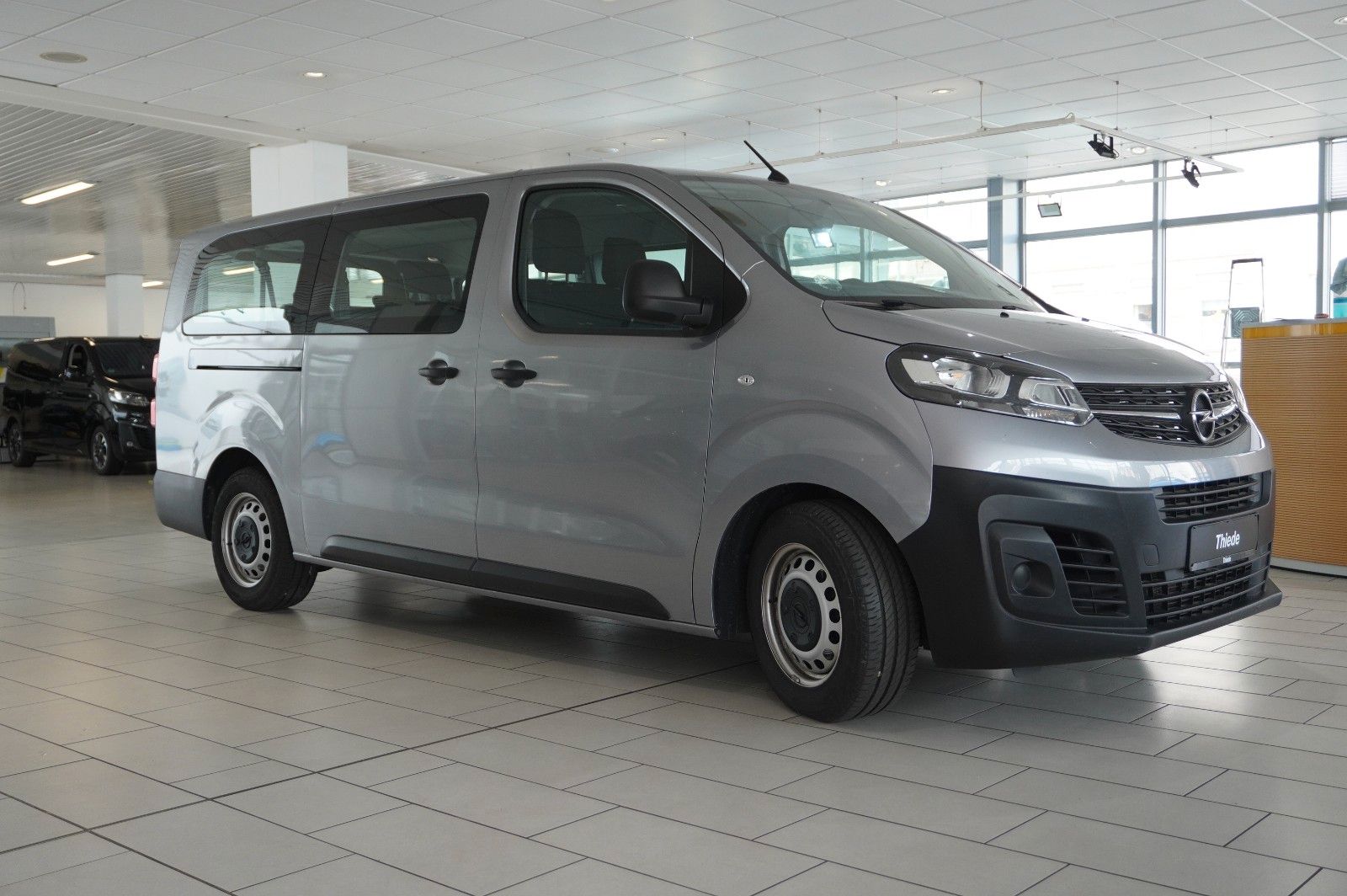 Fahrzeugabbildung Opel Vivaro C Kombi 2.0D "L" 9-SITZER NAVI/TEMP./DAB+