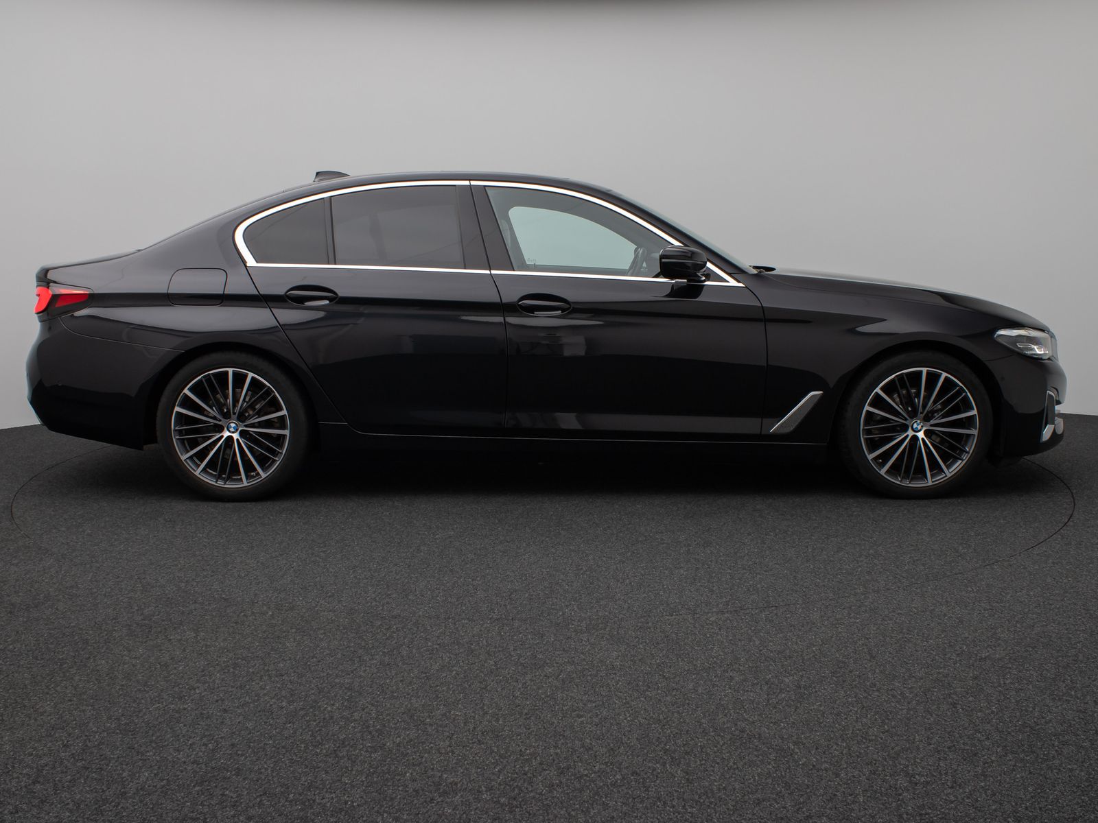 Fahrzeugabbildung BMW 520d Luxury Line Glasdach Kamera HUD DAB H/K 19"