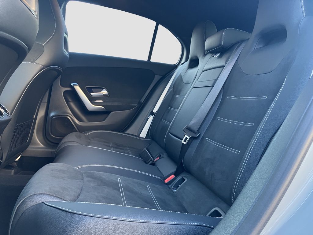 Fahrzeugabbildung Mercedes-Benz A 200 AMG*NIGHT*DISTR*19ZOLL*KAM*MULTIB*NAVI