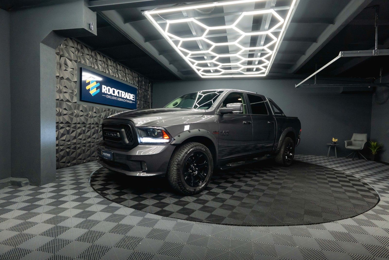 Fahrzeugabbildung Dodge RAM 5.7 V8 HEMI 4x4 Sport LARAMIE NightPaket 19%