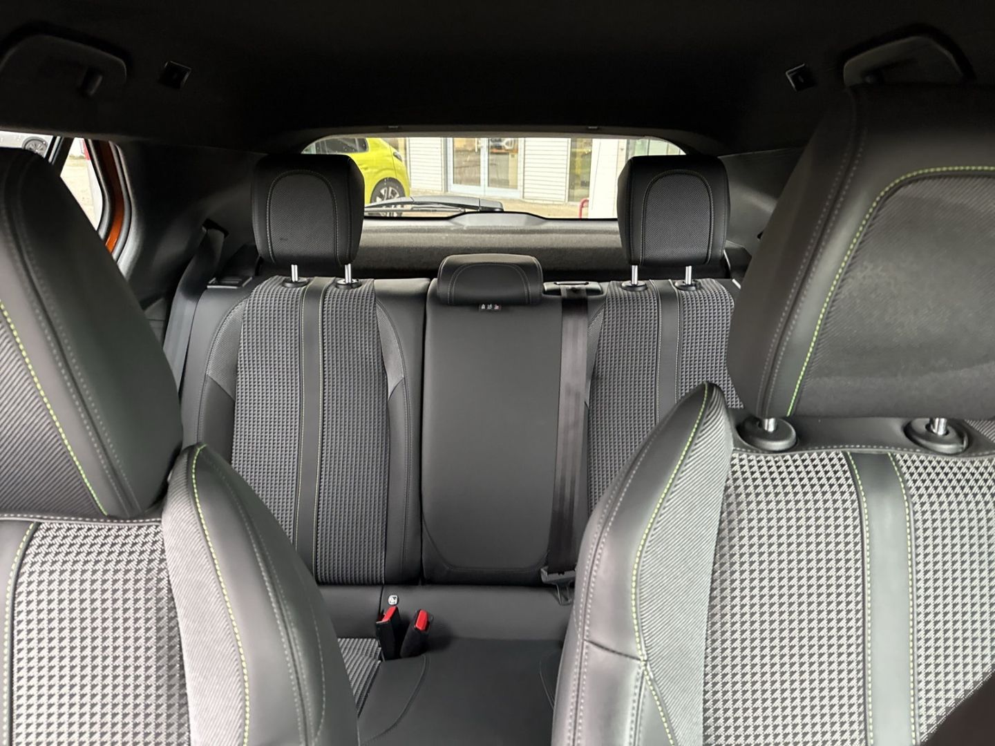 Fahrzeugabbildung Peugeot 2008 e- GT Navi Digitales Cockpit LED Apple CarP