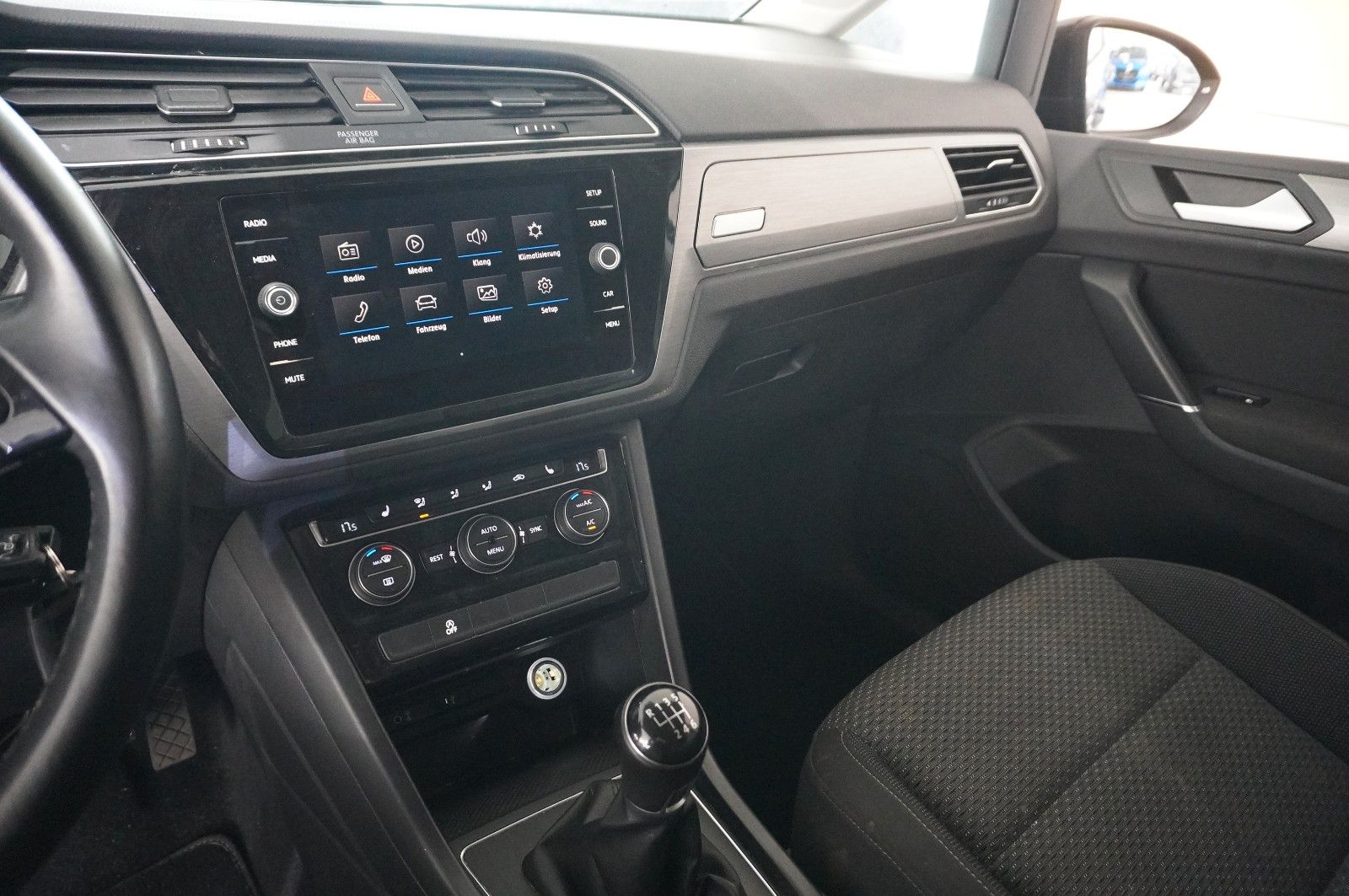 Fahrzeugabbildung Volkswagen Touran 1.6 TDI COMFORTLINE 7-SITZER ACC/SHZ/AHK