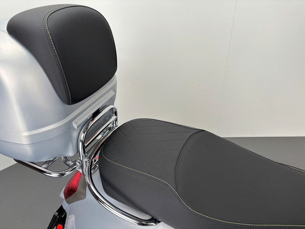 Fahrzeugabbildung Vespa GTS 125 SUPER TECH *NEUWERTIG *TOPCASE