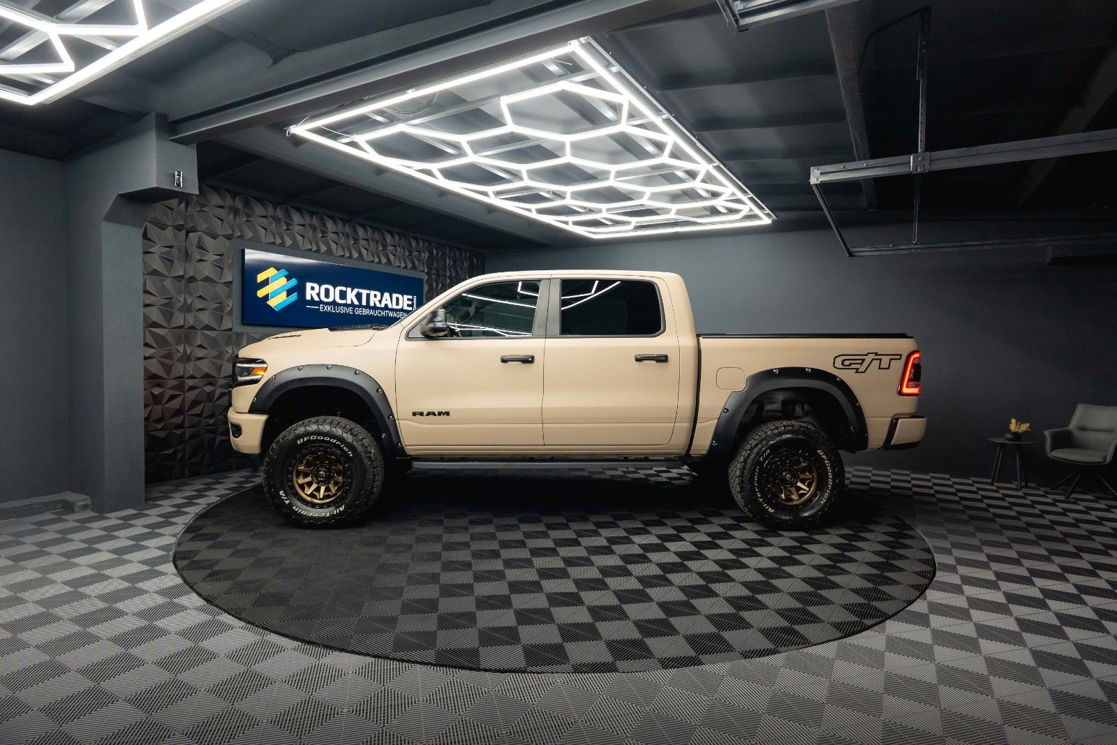 Fahrzeugabbildung Dodge RAM 5.7 V8 HEMI 4x4 NIGHT GT SPORT Offroad 19%