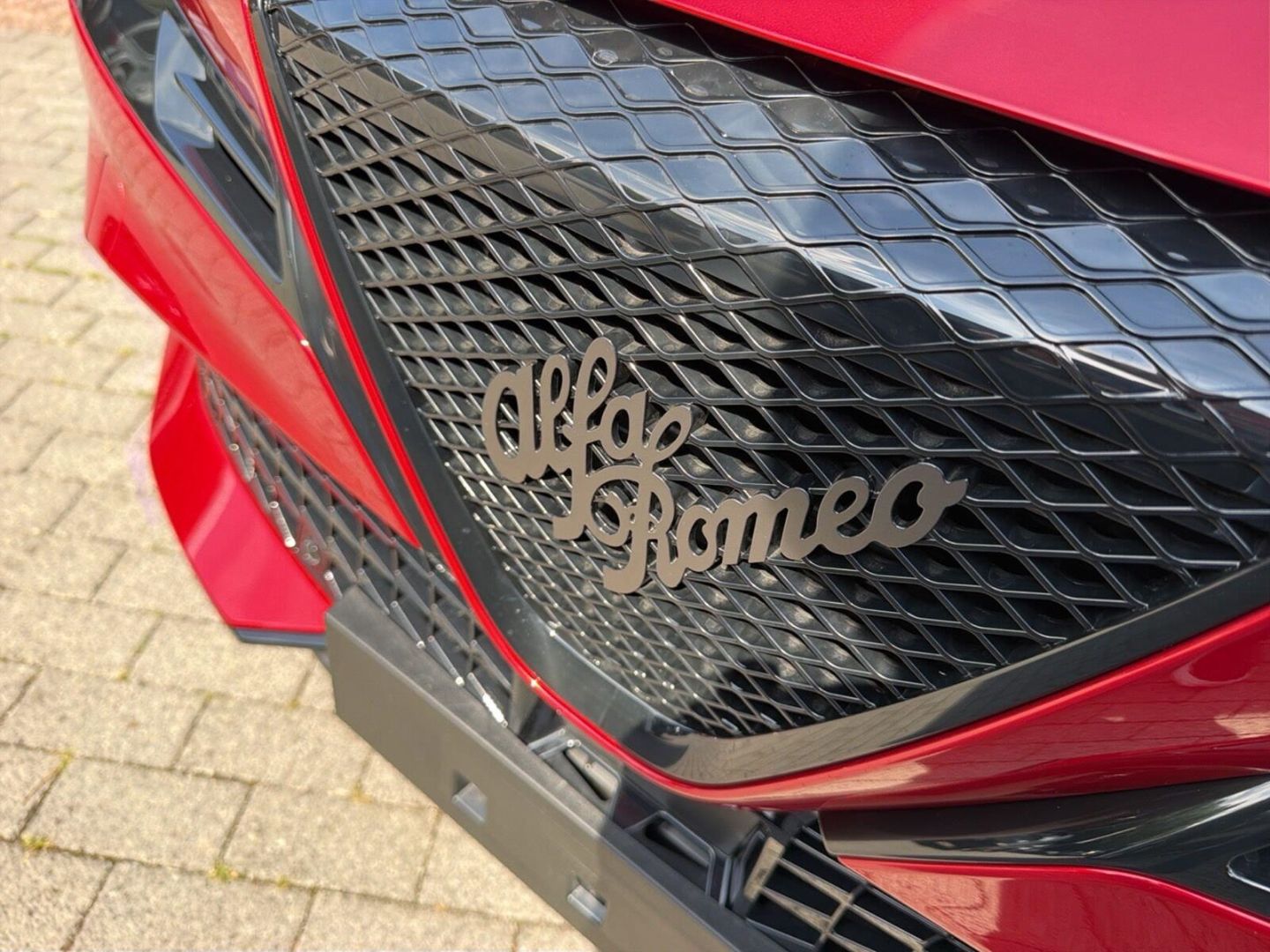 Fahrzeugabbildung Alfa Romeo Junior Ibrida Sport Speciale 1,2 VGT 107kW MY26