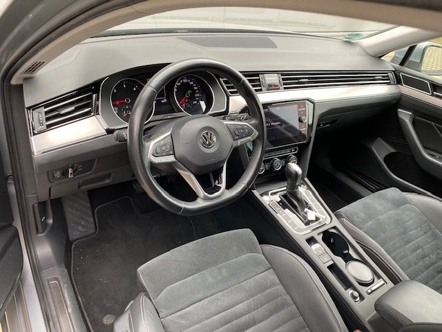 Passat Variant 2.0 TDI DSG Elegance AHK/18-ZOLL/