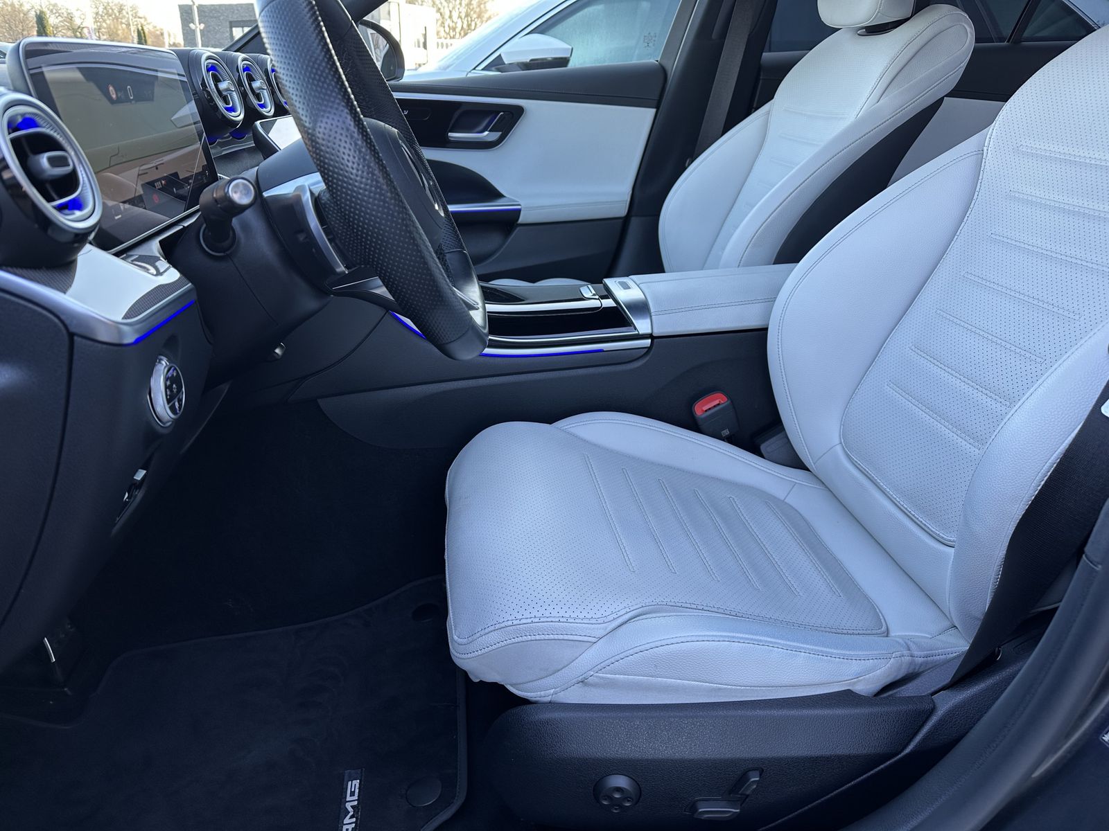 Fahrzeugabbildung Mercedes-Benz C 300d T AMG-Line NAV+LED+DISTRONIC+AHK+19ZO+1HD