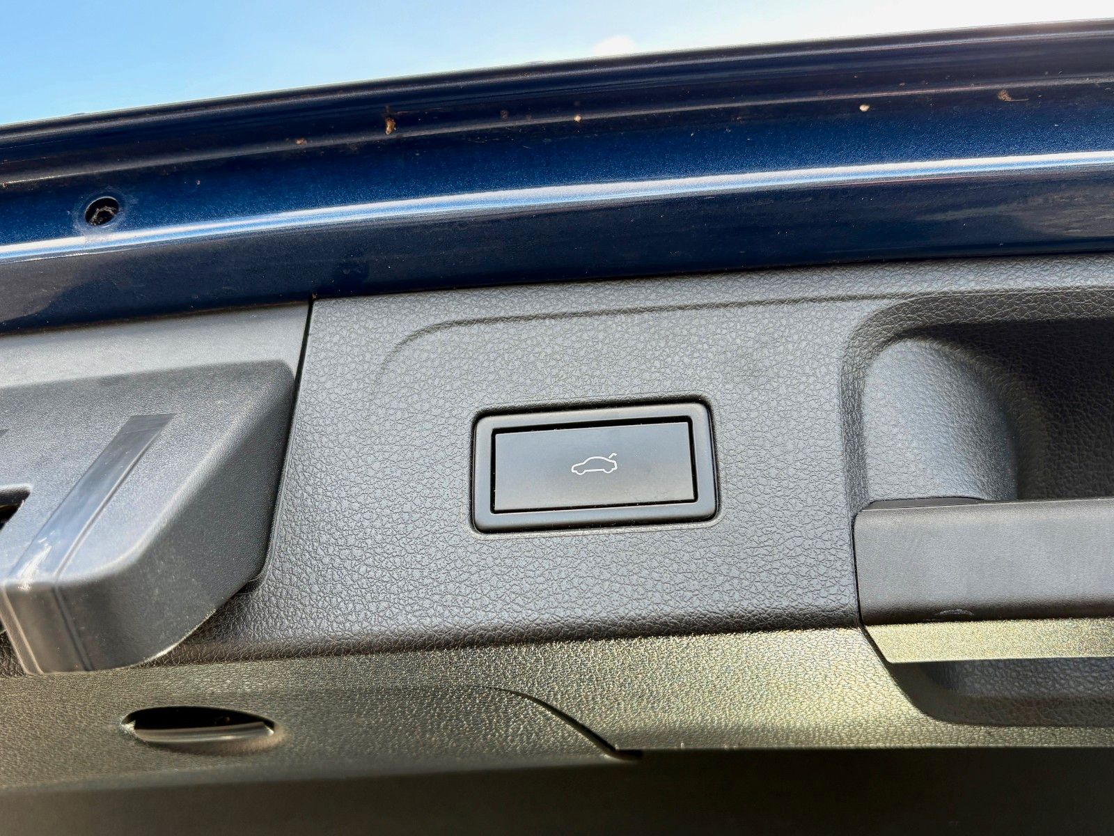 Fahrzeugabbildung Volkswagen Passat Variant 1.6 TDI Comfortline Navi SPORTSIT
