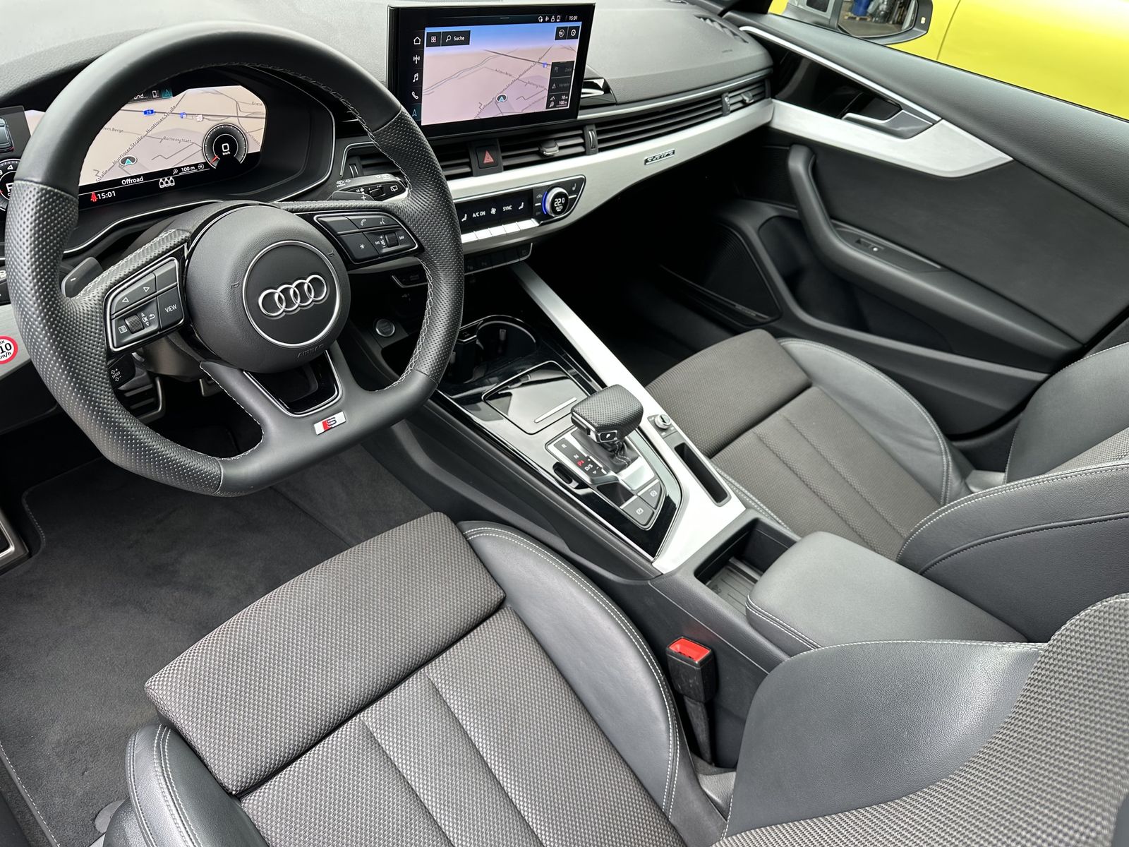Fahrzeugabbildung Audi A4 Avant 40 TFSI S-Line Qu VCOCK+HUD+NAV+LED+ACC