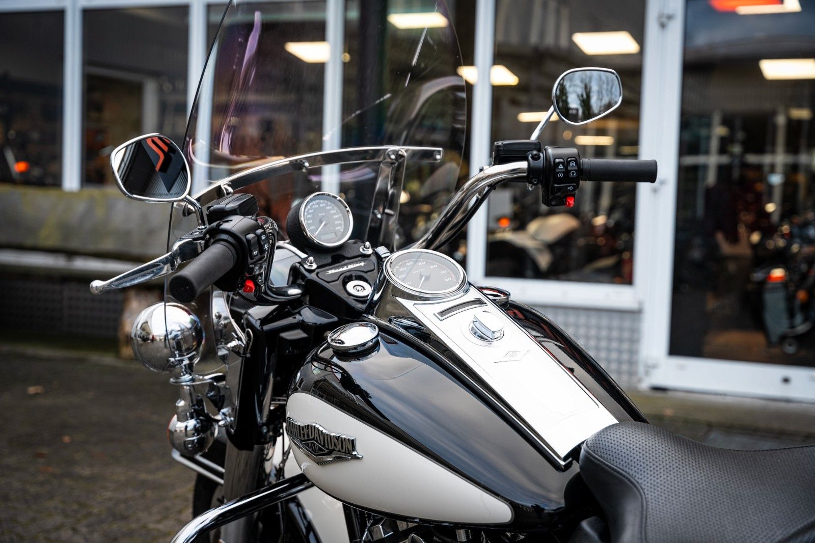 Fahrzeugabbildung Harley-Davidson Road King  Police 107 FLHP - Tourpak -