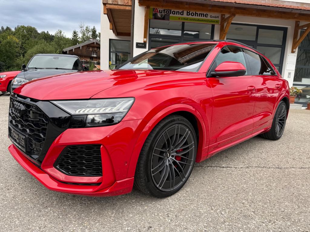 Audi RSQ8