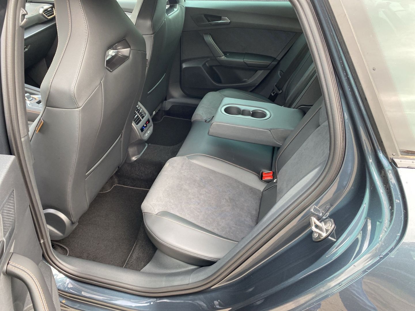 Fahrzeugabbildung CUPRA Leon LeonSportstourer1.5eTSI*NAVI*PDC*SHZ*Pano*