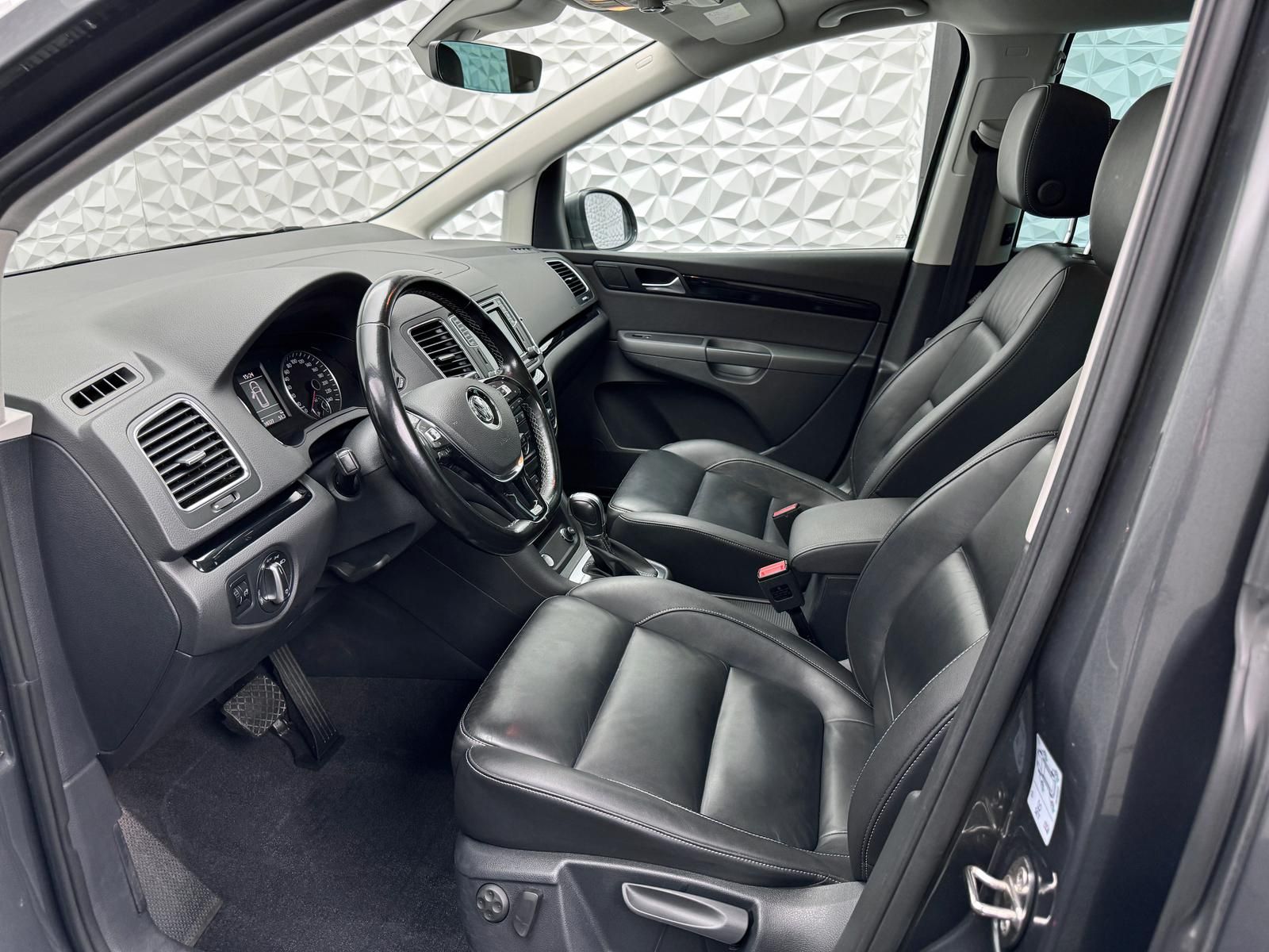 Fahrzeugabbildung Volkswagen 2.0 TDI*4MOTION*PANORAMA*AHK*ACC*ELEKTR-STĂREN