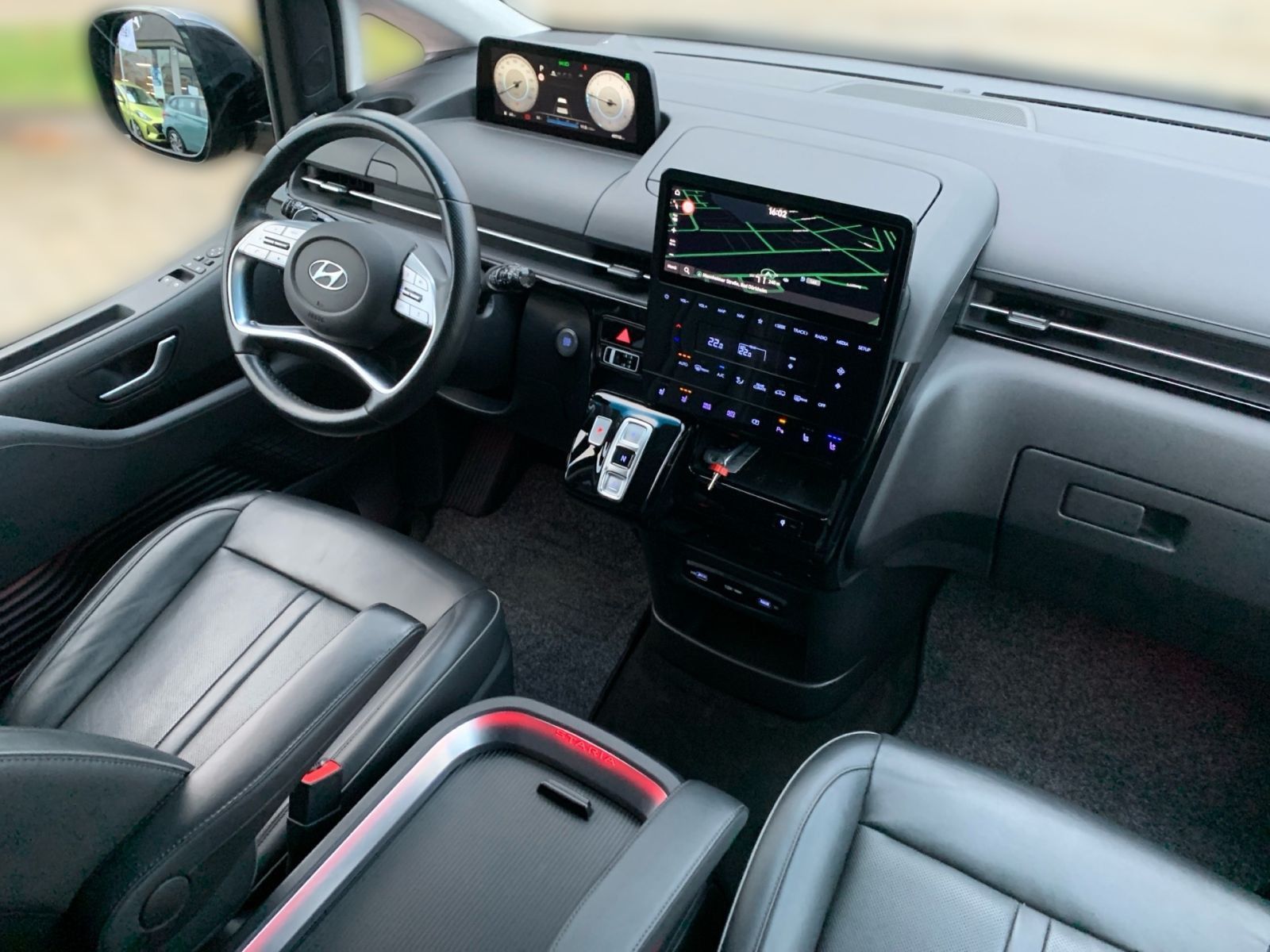 Fahrzeugabbildung Hyundai STARIA 2.2 CRDi Signature 4WD Leder AHK