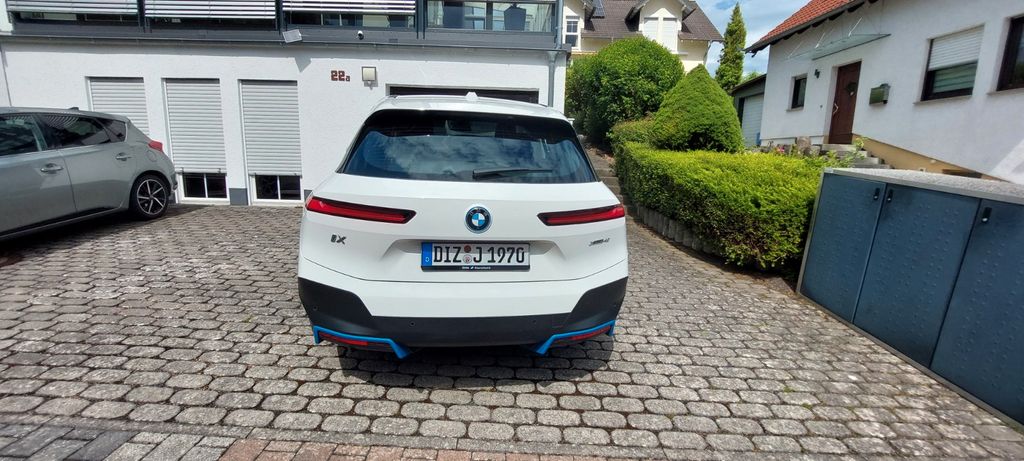 BMW iX