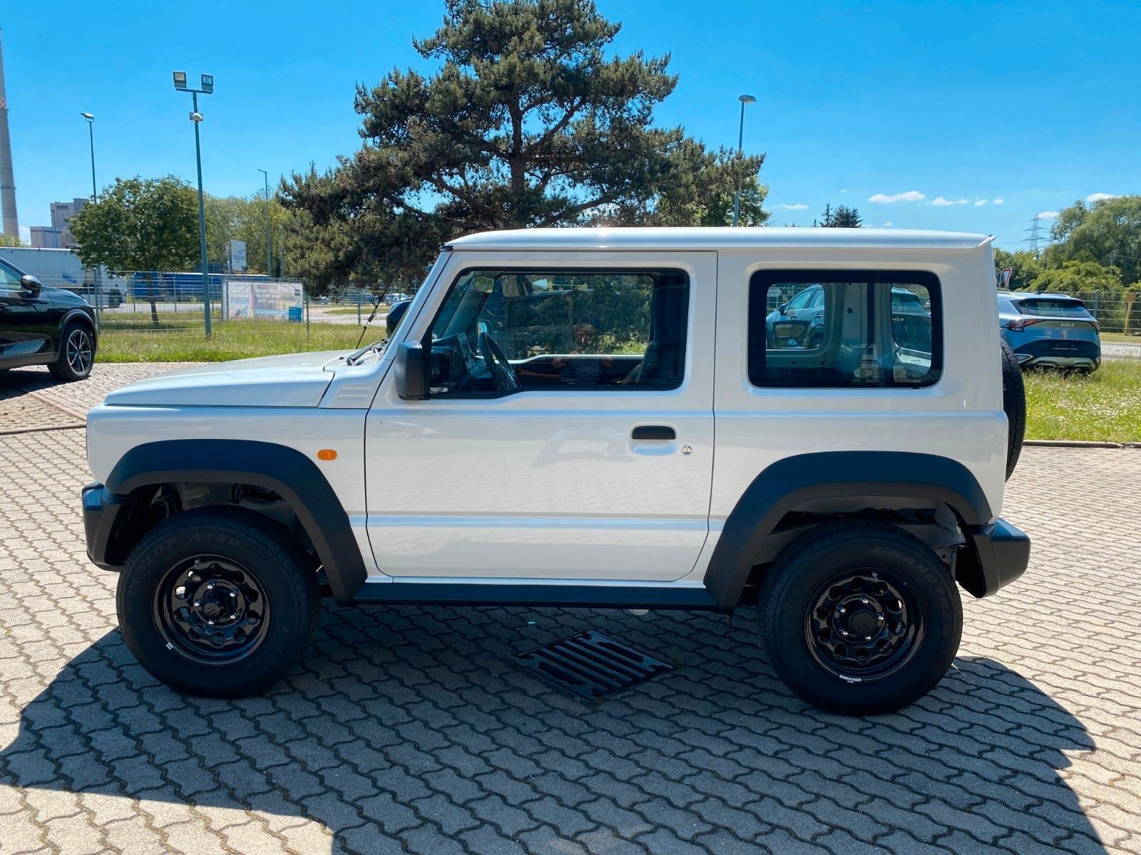 Fahrzeugabbildung Suzuki Jimny 1.5 4WD Allgrip KLIMA+SHZ+TEMPOM.+SOFORT