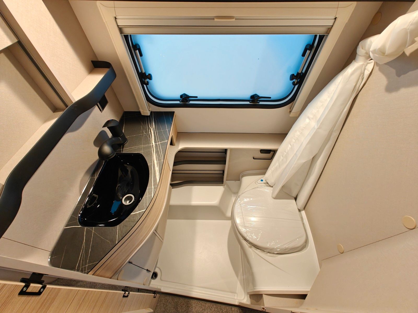 Fahrzeugabbildung HYMER / ERIBA / HYMERCAR Touring 542 Harbour Blue - SUMMER-SALE -