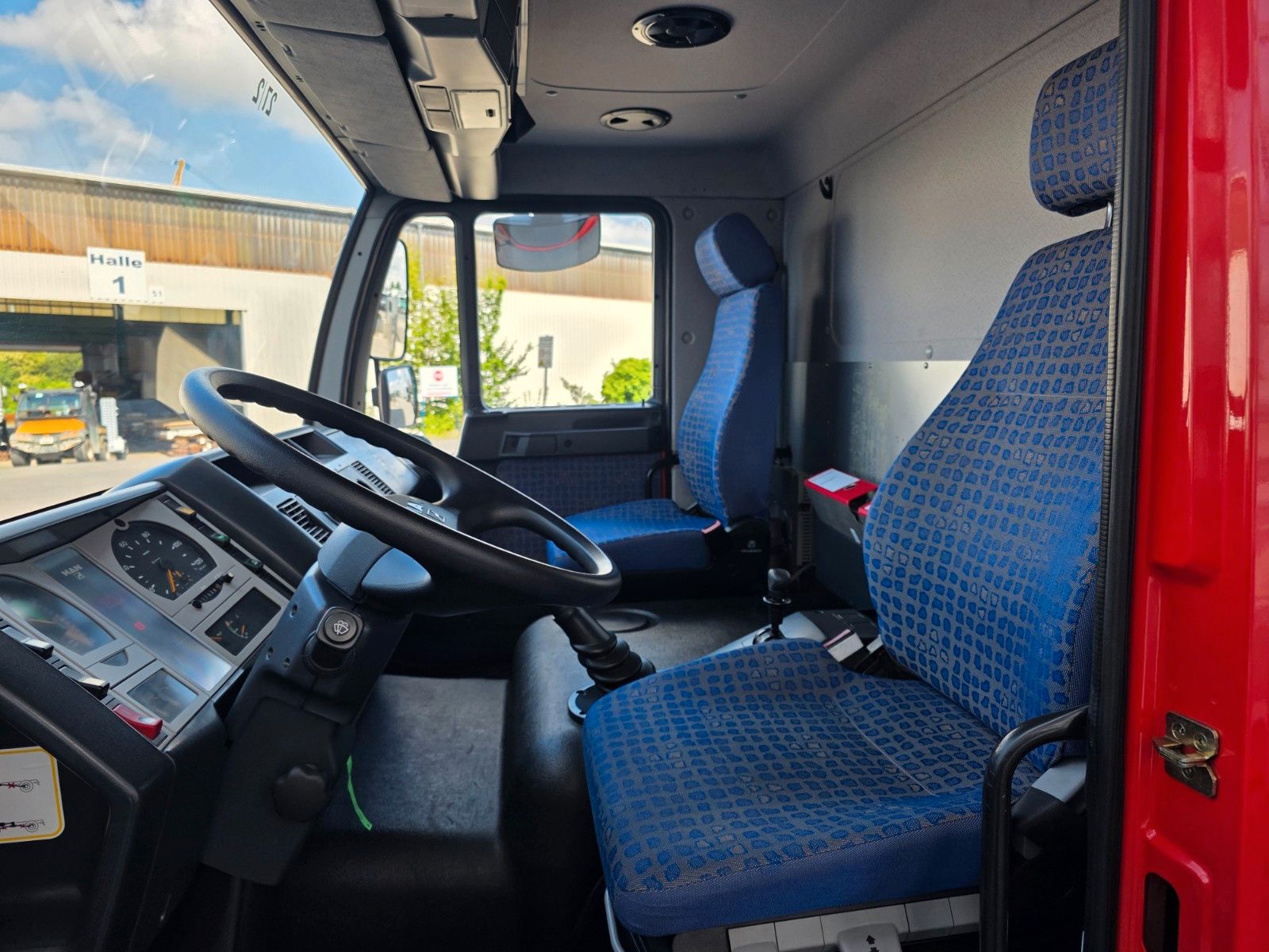 Fahrzeugabbildung MAN LE 8.150 Schaum-Löschfahrzeug 2.500L SLF 25/25