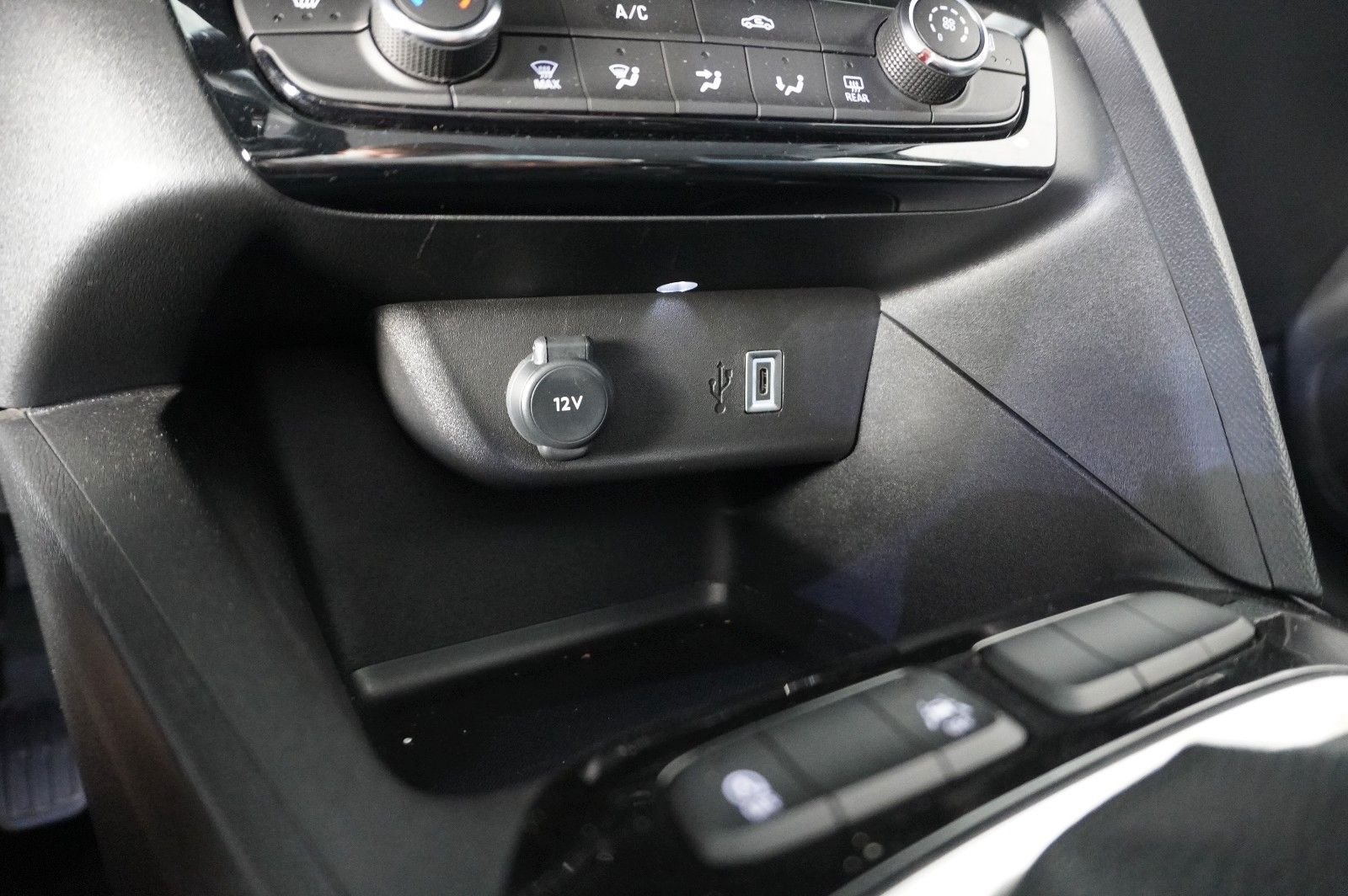 Fahrzeugabbildung Opel Corsa F 1.2 FACELIFT NAVI/LED/KAMERA/VIRTU./SHZ