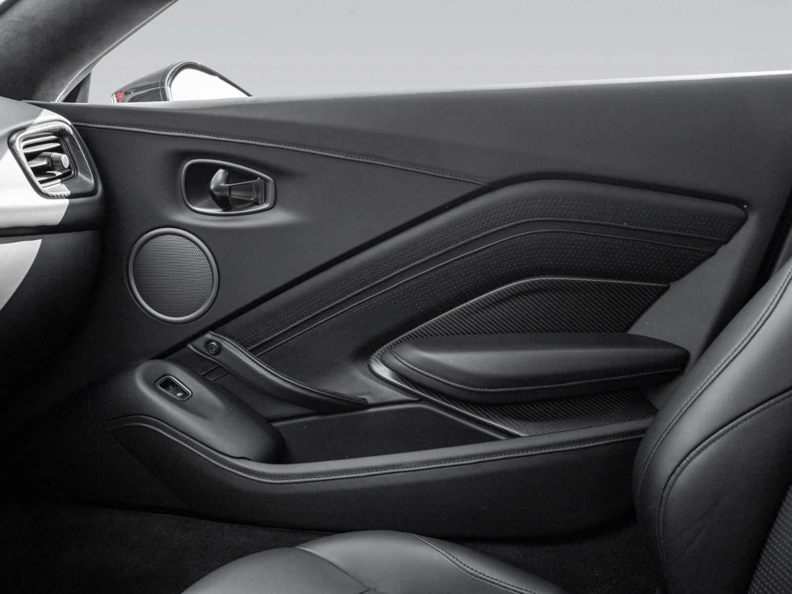 Aston Martin V8 Vantage Coupé | Carbon Interior | Style Pack foto 23