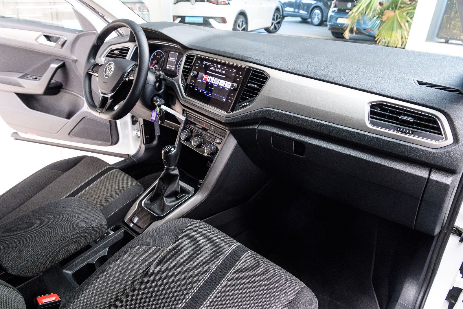 Fahrzeugabbildung Volkswagen T-Roc Style +Bicolor +Navi *GJR+SHZ+LANE ASS