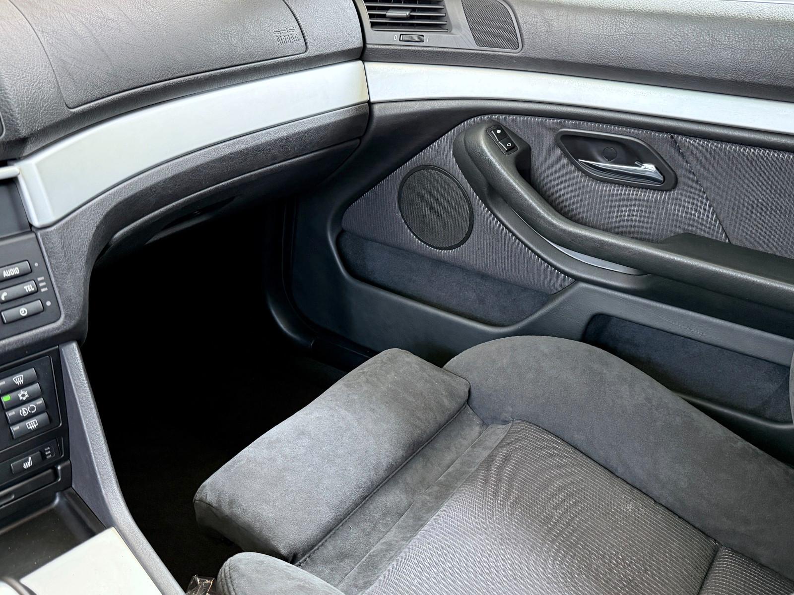 BMW 520i 170ch BVA Pack M d'origine Shadow-Line GSD Sièges Alcantara