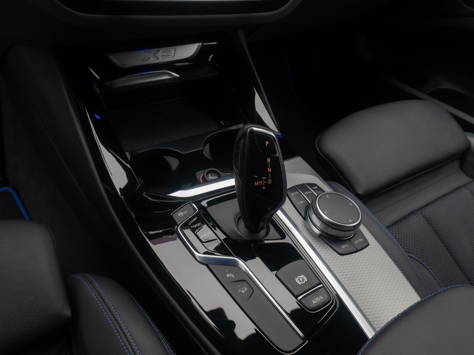 Fahrzeugabbildung BMW X3 xD20d M Sport Alarm HiFi GeschwindigRe 19Zoll