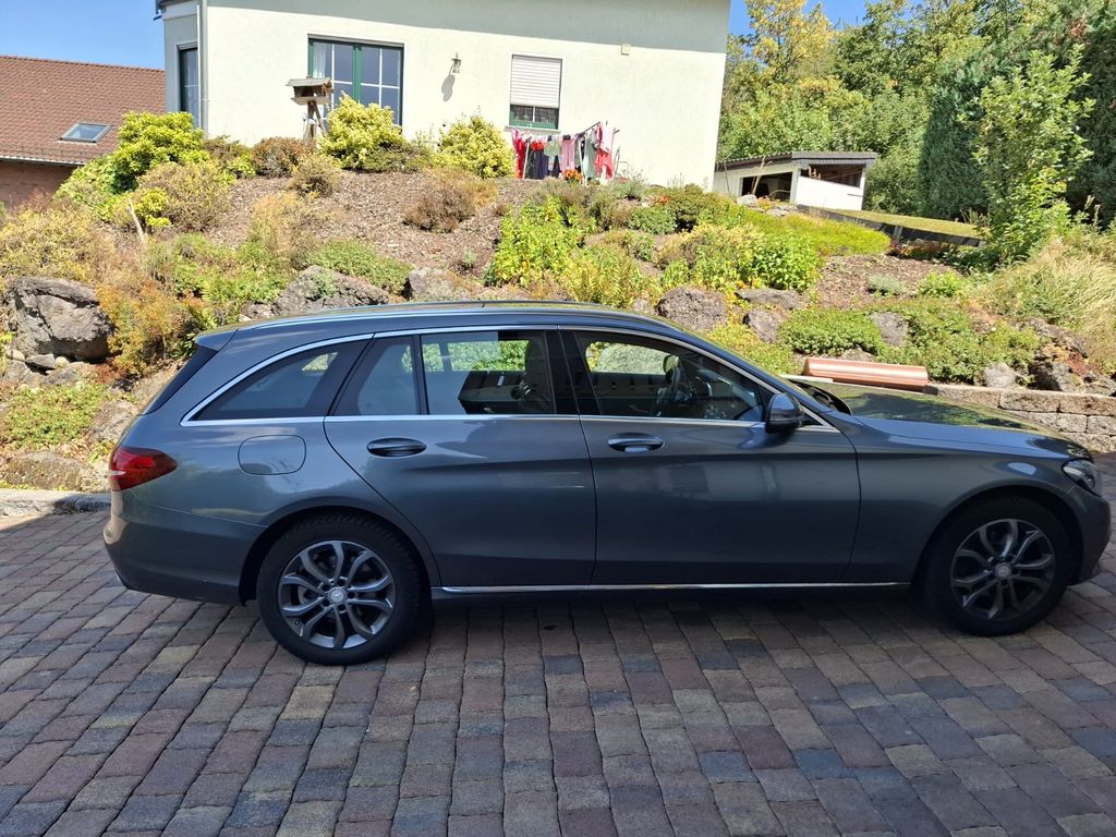 Image of Mercedes-Benz C 220