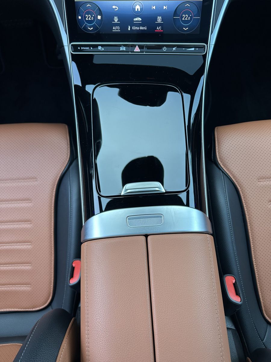 Fahrzeugabbildung Mercedes-Benz C 200d T AMG-Line NAV+LED+PANO+HUD+CARPLAY+VCOCK