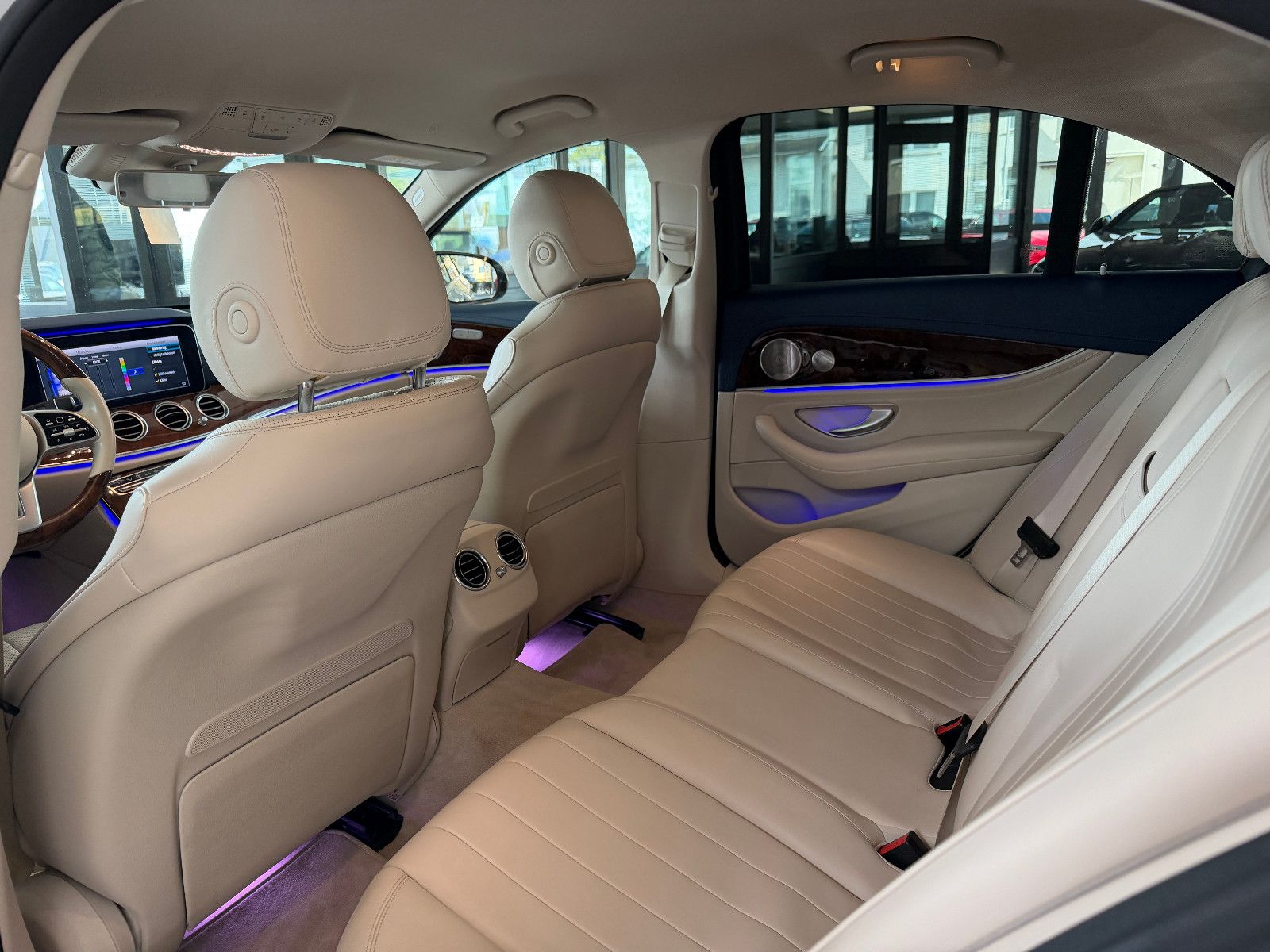 Fahrzeugabbildung Mercedes-Benz E 300 de/AMG/HEAD-UP/VIRTUAL/AMBIENTE/BURMESTER/