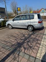 Kia Carens 2.0 CRDi EX (Euro 4) EX - Kia Carens EX mit Diesel-Antrieb