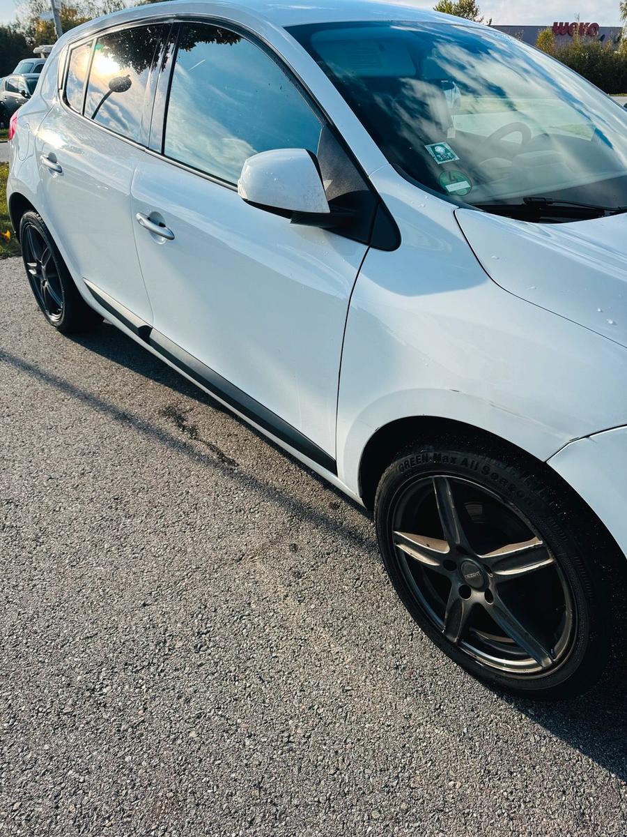 Renault Megane 2011 — photo 5