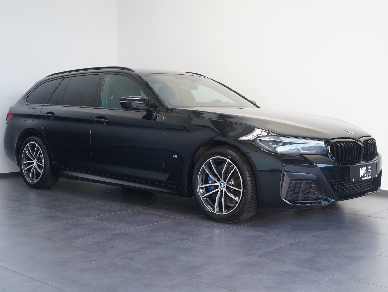 Fahrzeugabbildung BMW 530 e xDrive Touring M Sport SHADOW/HEADUP/AHK