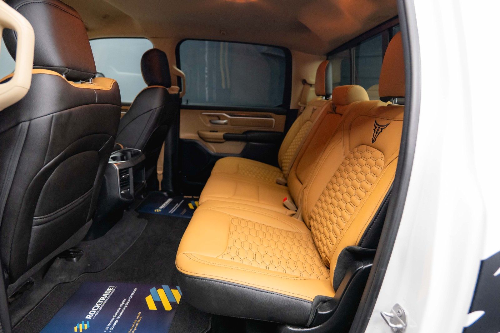 Fahrzeugabbildung Dodge RAM 5.7 V8 HEMI 4x4 OFFROAD LONGBED Night-Paket