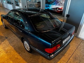 Mercedes E 230 - 11