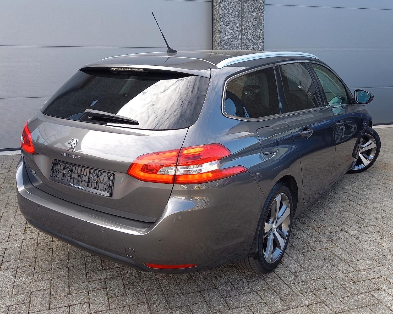 Peugeot 308 SW ALLURE 15 BHDi 130 EAT8 NAV*PANO*PDC*17