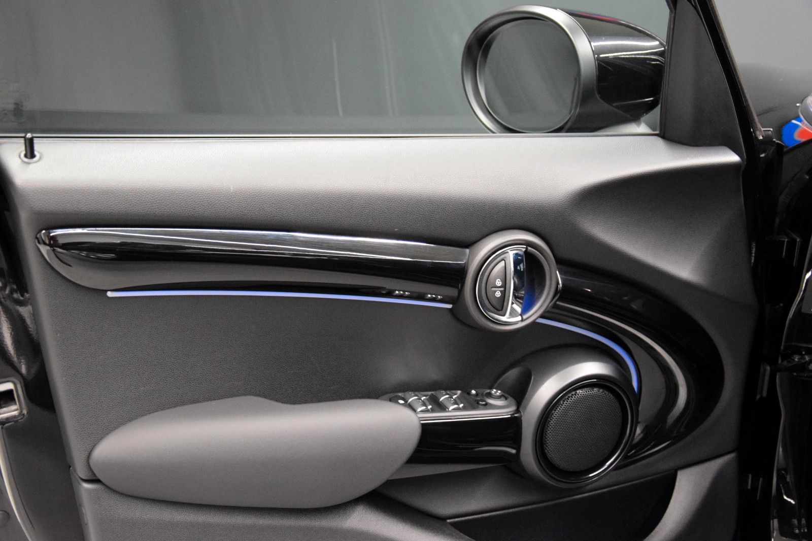 Fahrzeugabbildung MINI Cooper Autom.Mini Yours Trim 5-Tür Premium Extra