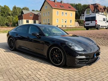 Porsche Panamera - 1