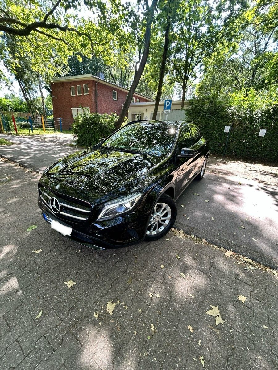 MERCEDES-BENZ Mercedes GLA 180 - Top Zustand - 8 Reifen/...