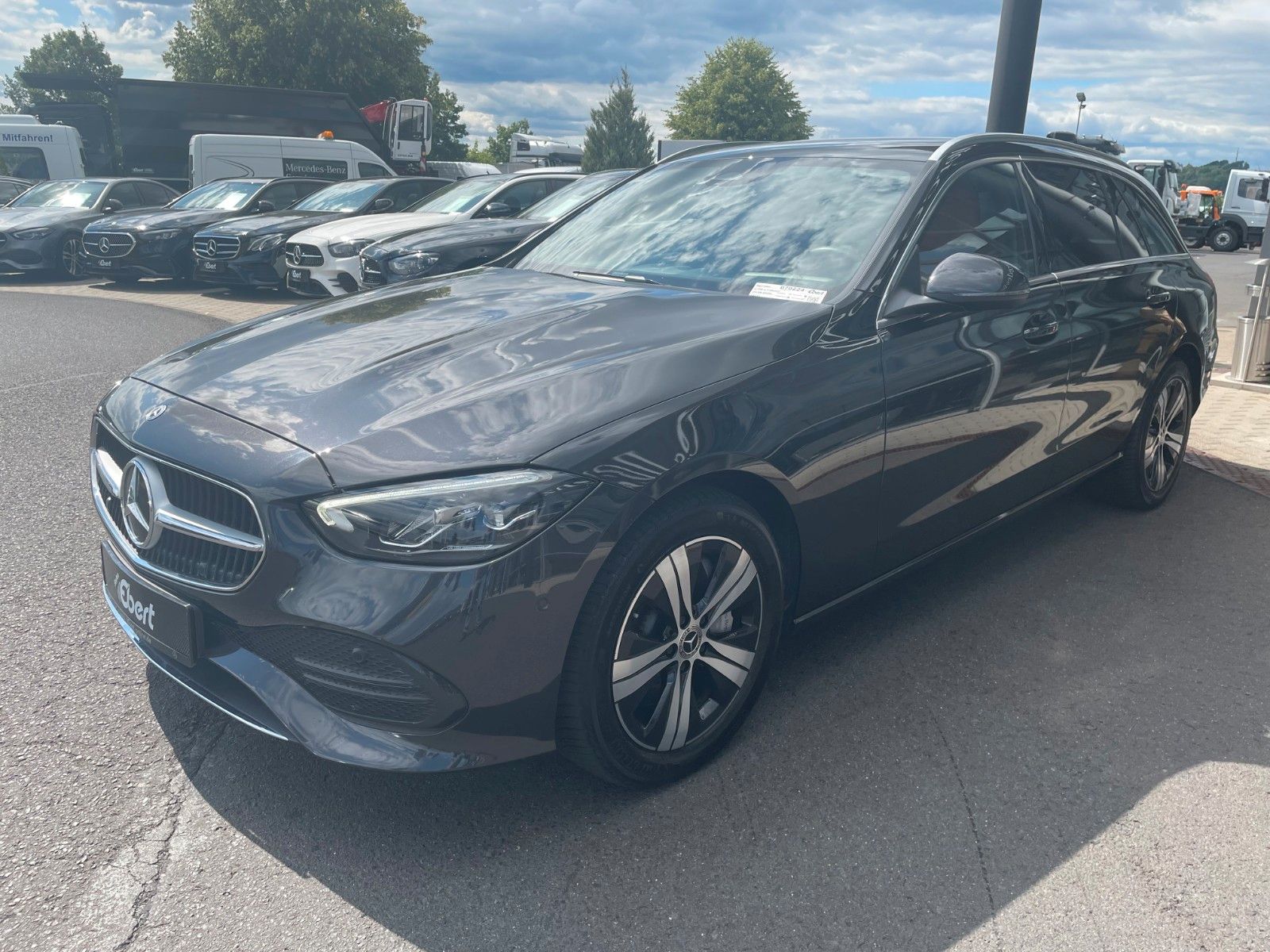 Fahrzeugabbildung Mercedes-Benz C 300 e T AVANTGARDE R-Kamera+TOTW+Carplay