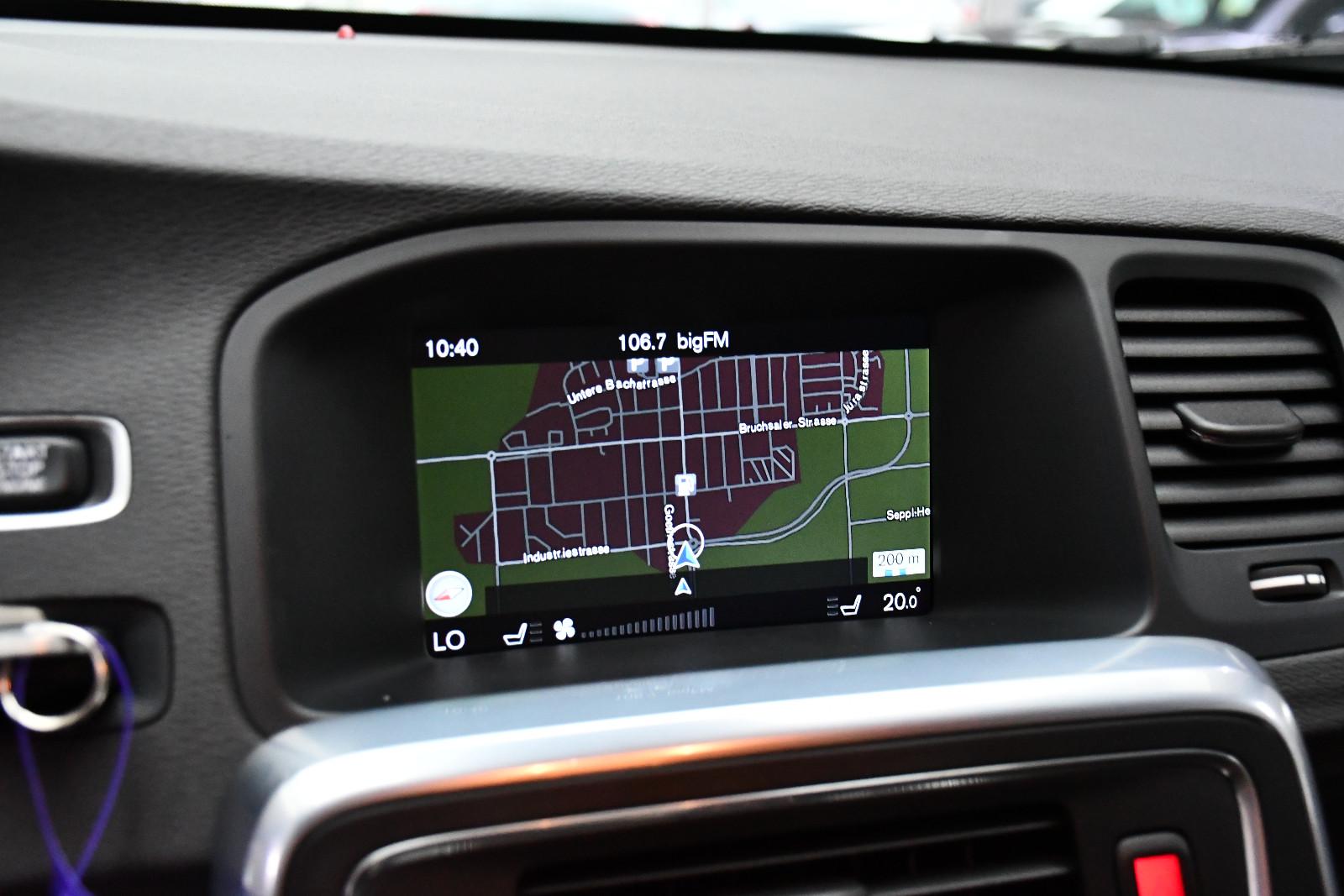 Volvo V60 D4 R-Design Aut. Kamera Leder Navi Ahk 82tkm