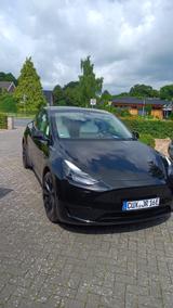 Tesla Model Y SR RWD 2023|AHK|8-fach bereift - Tesla Gebrauchtwagen in Bremen