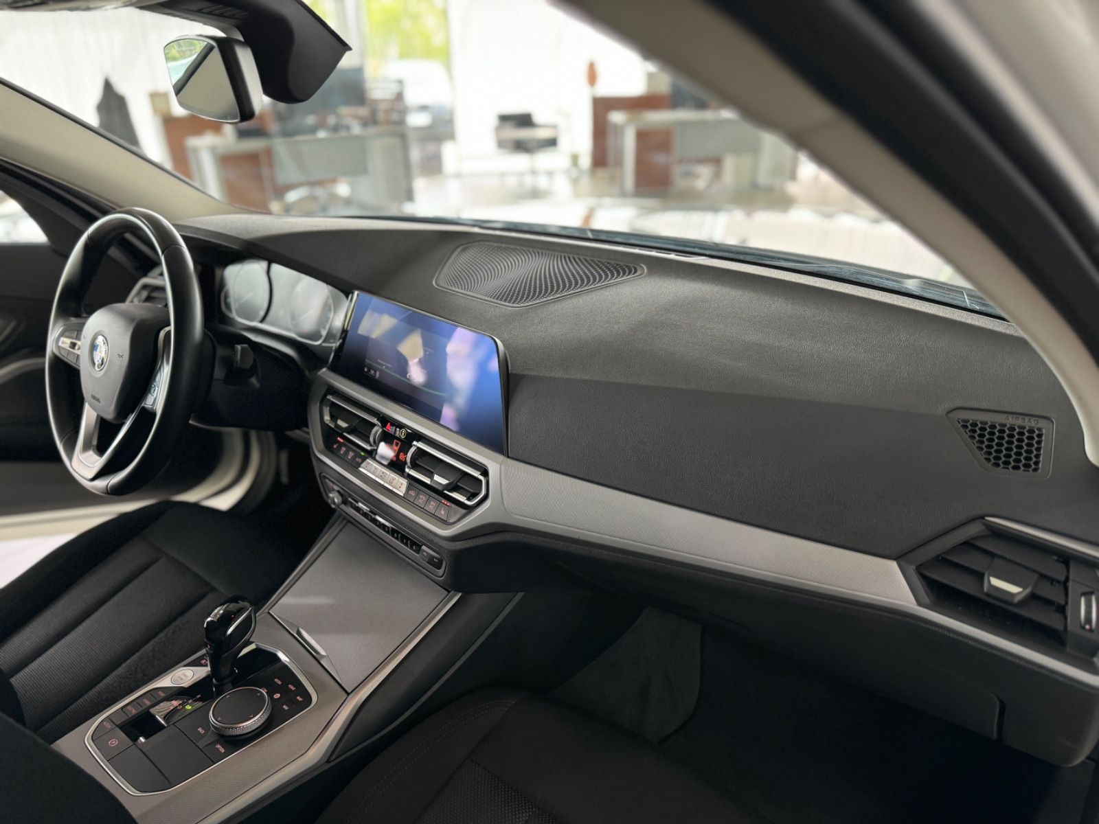 Fahrzeugabbildung BMW 330e Advantage DAB CockPit+ Sitzheizung PDC LED