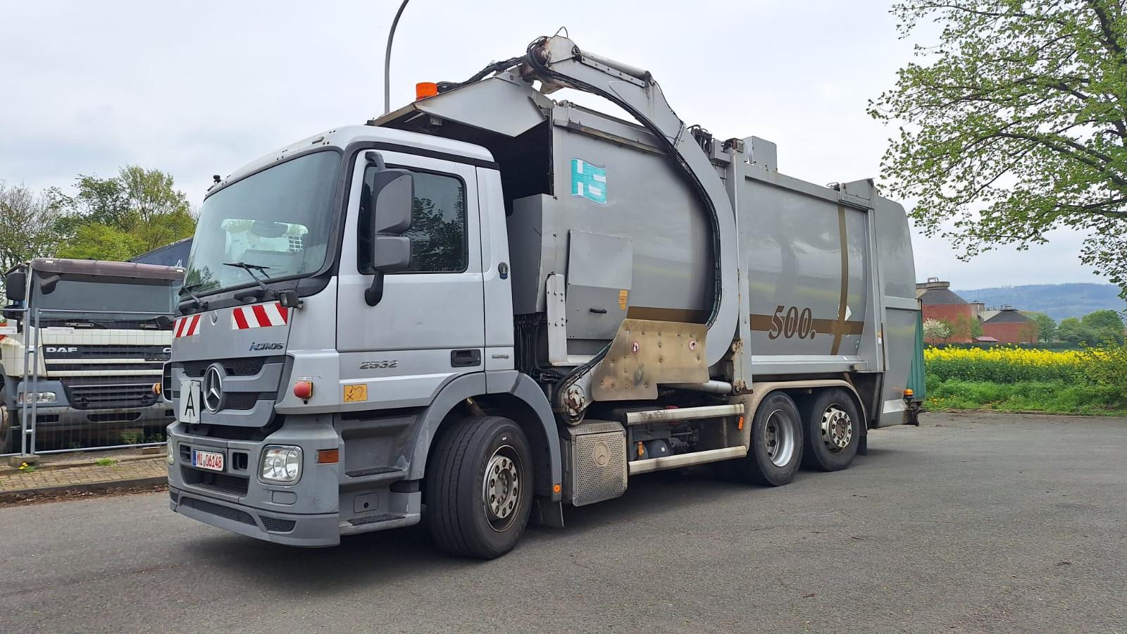 Mercedes-Benz 2532 Actros Überkopflader