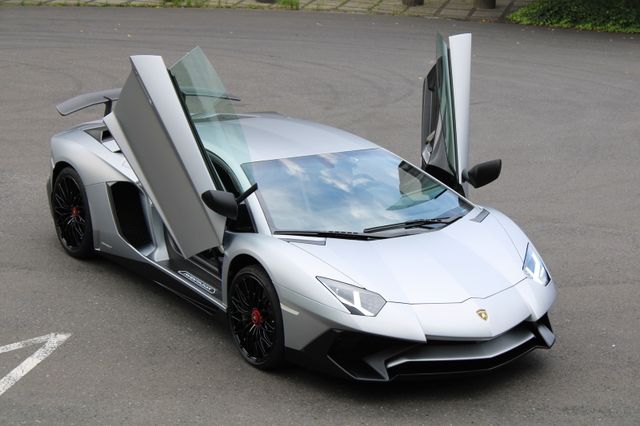 LAMBORGHINI Aventador