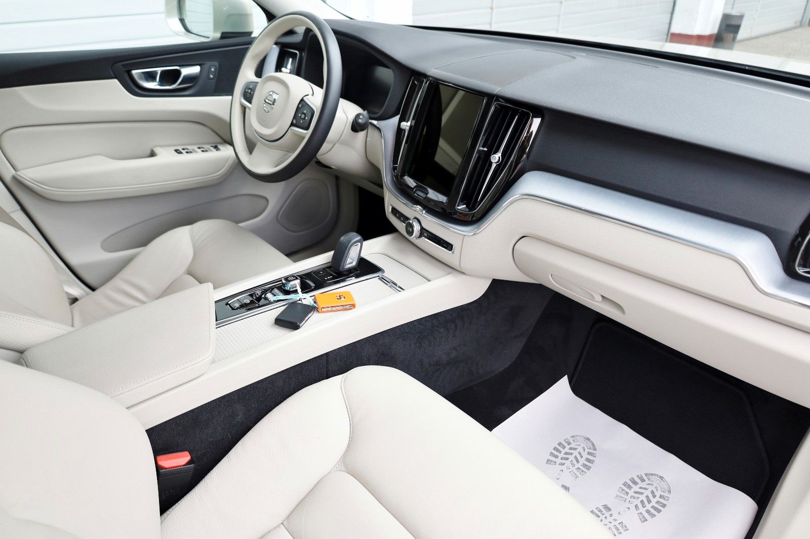 Fahrzeugabbildung Volvo XC60 Momentum Pro Leder,Navi,LED,SH,IntelliSafe